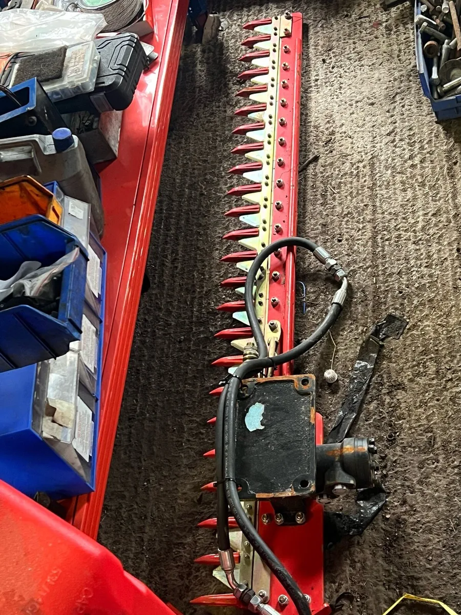Mini digger fingerbar mower