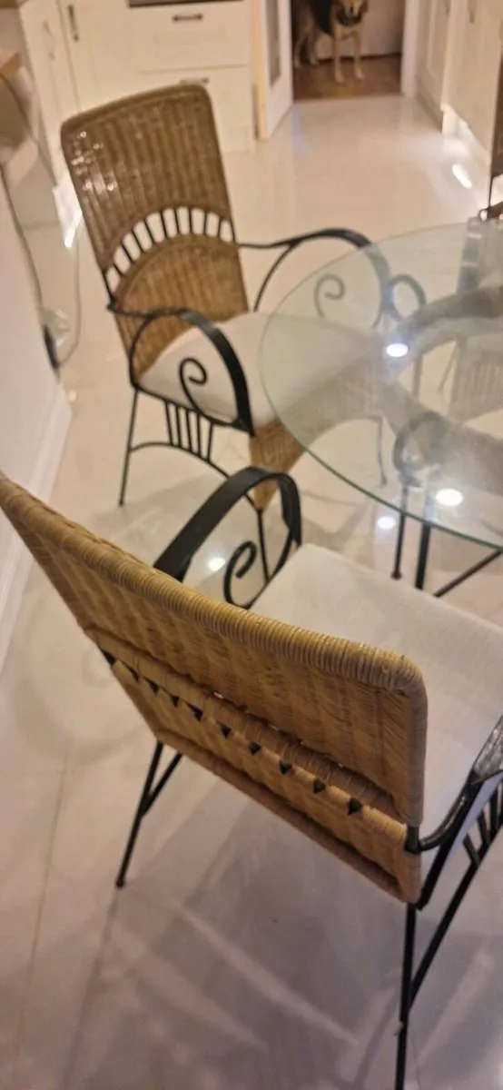 Rattan table and chairs - Image 2