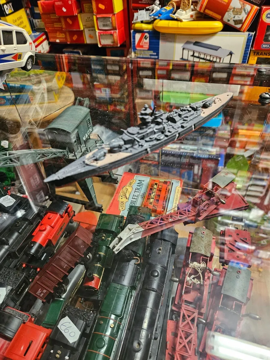 Vintage Triang Minic German WW2 Battleship Bismarc - Image 4