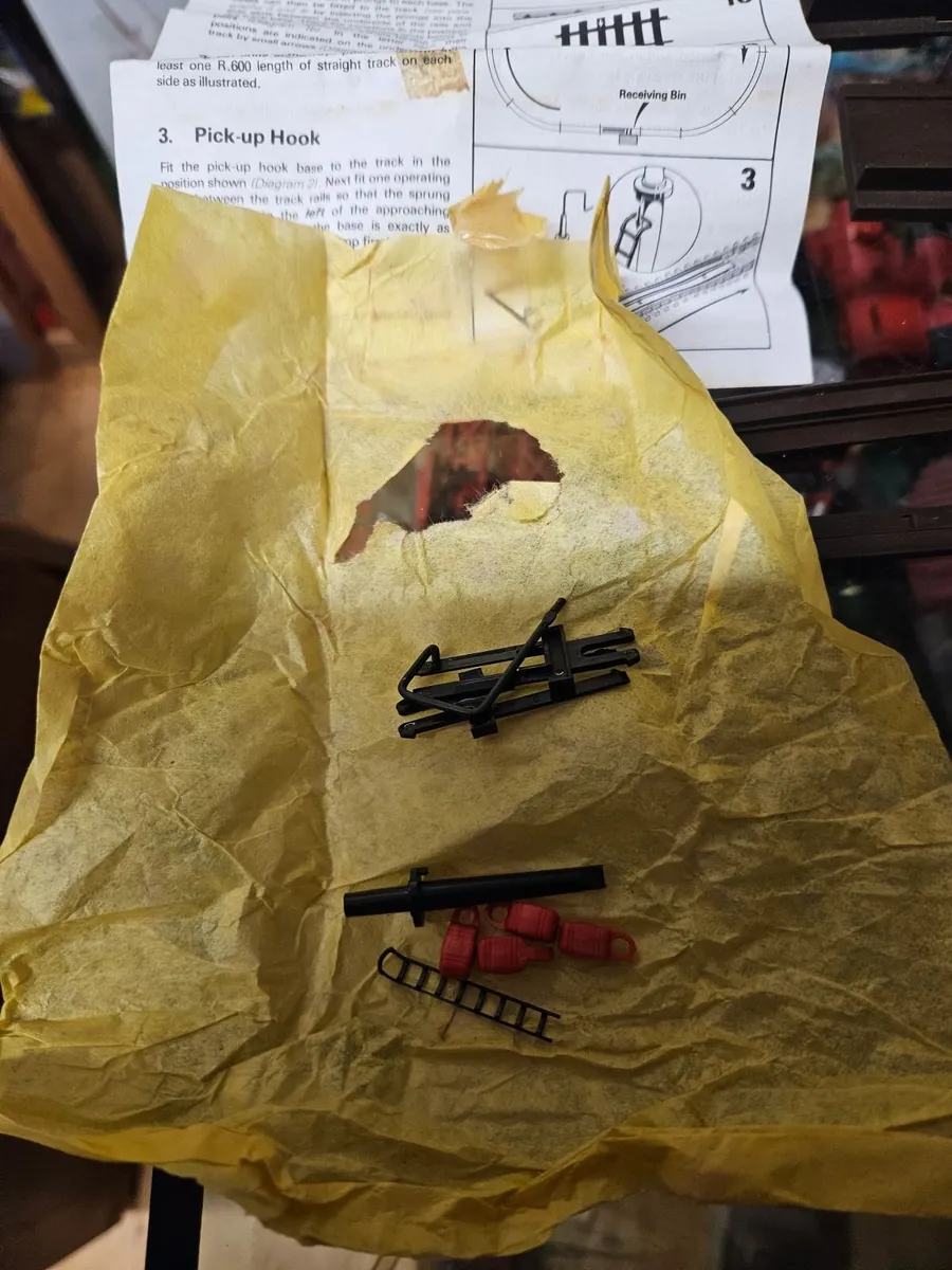 Hornby OO Gauge Royal Mail Pickup Set - Image 1