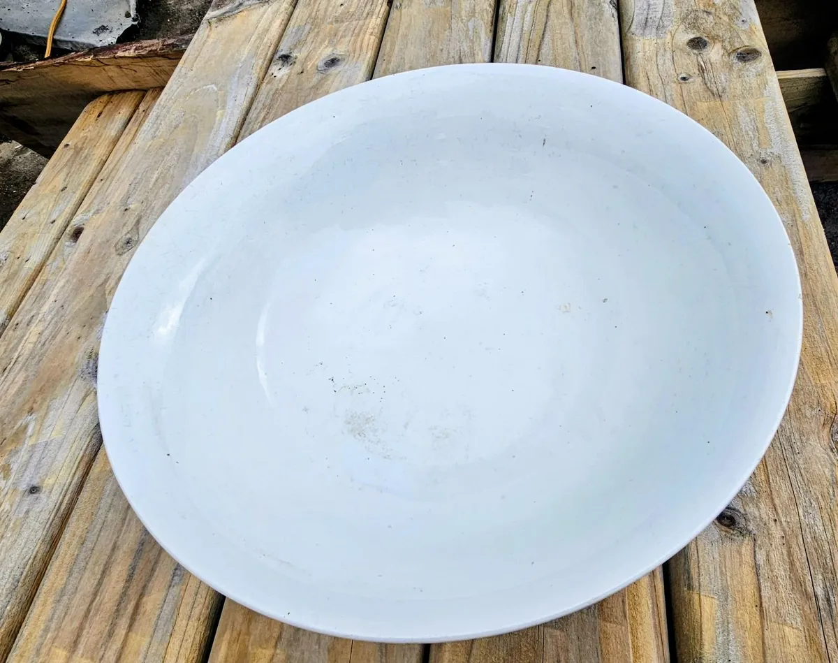 Antique wash basin - Image 1
