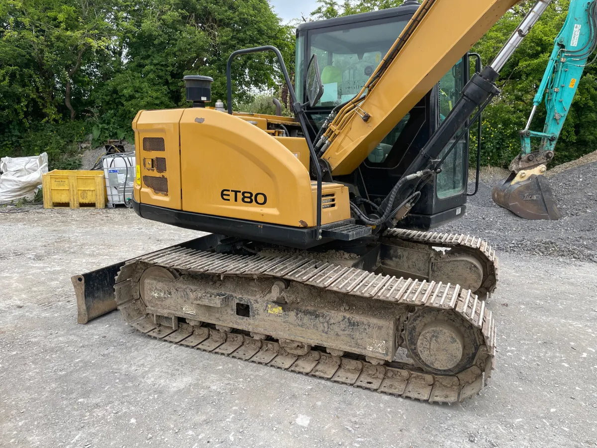 2021 DGM 8 ton excavator - Image 2