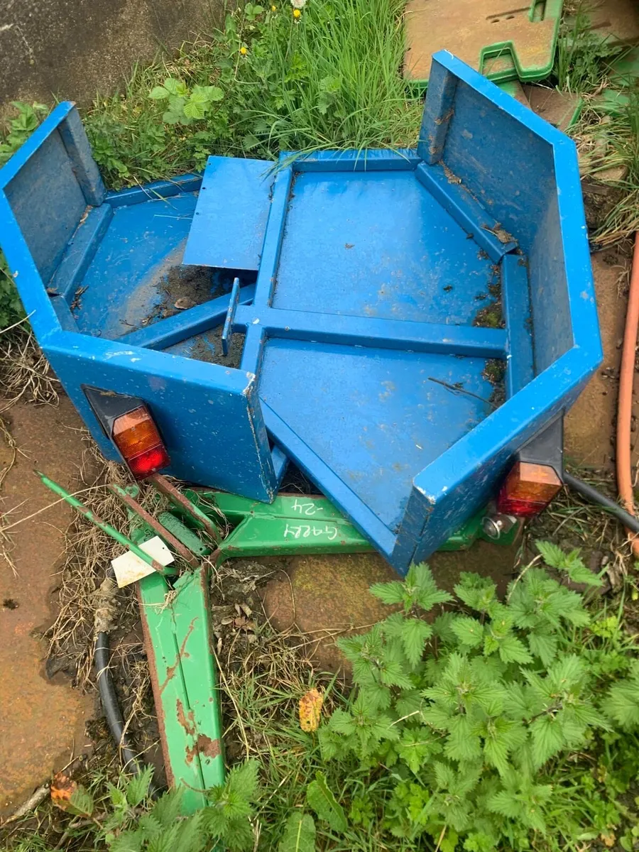 Ford 3000 fenders and rollover bar - Image 1