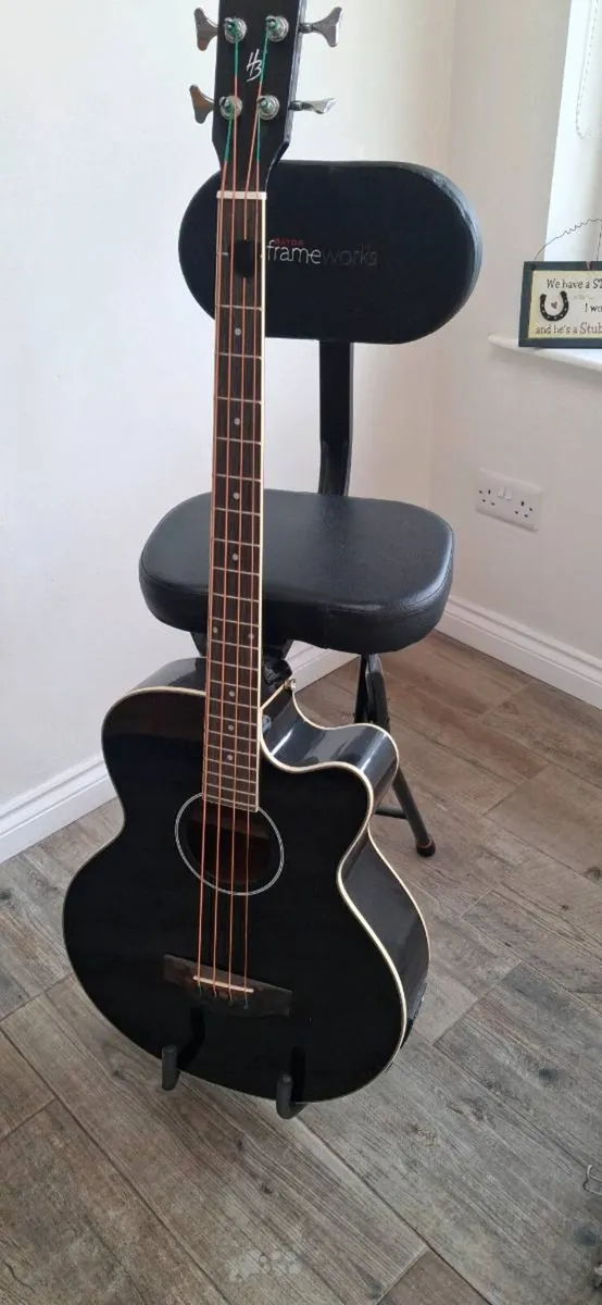 Guitar stool - Image 1