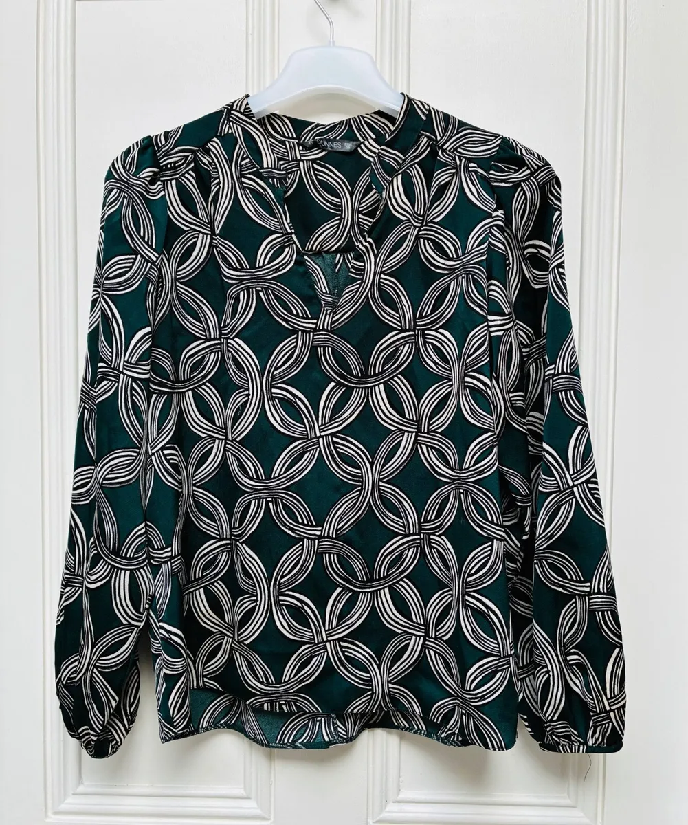 Ladies patterned long-sleeve blouse: Size 10 - Image 1
