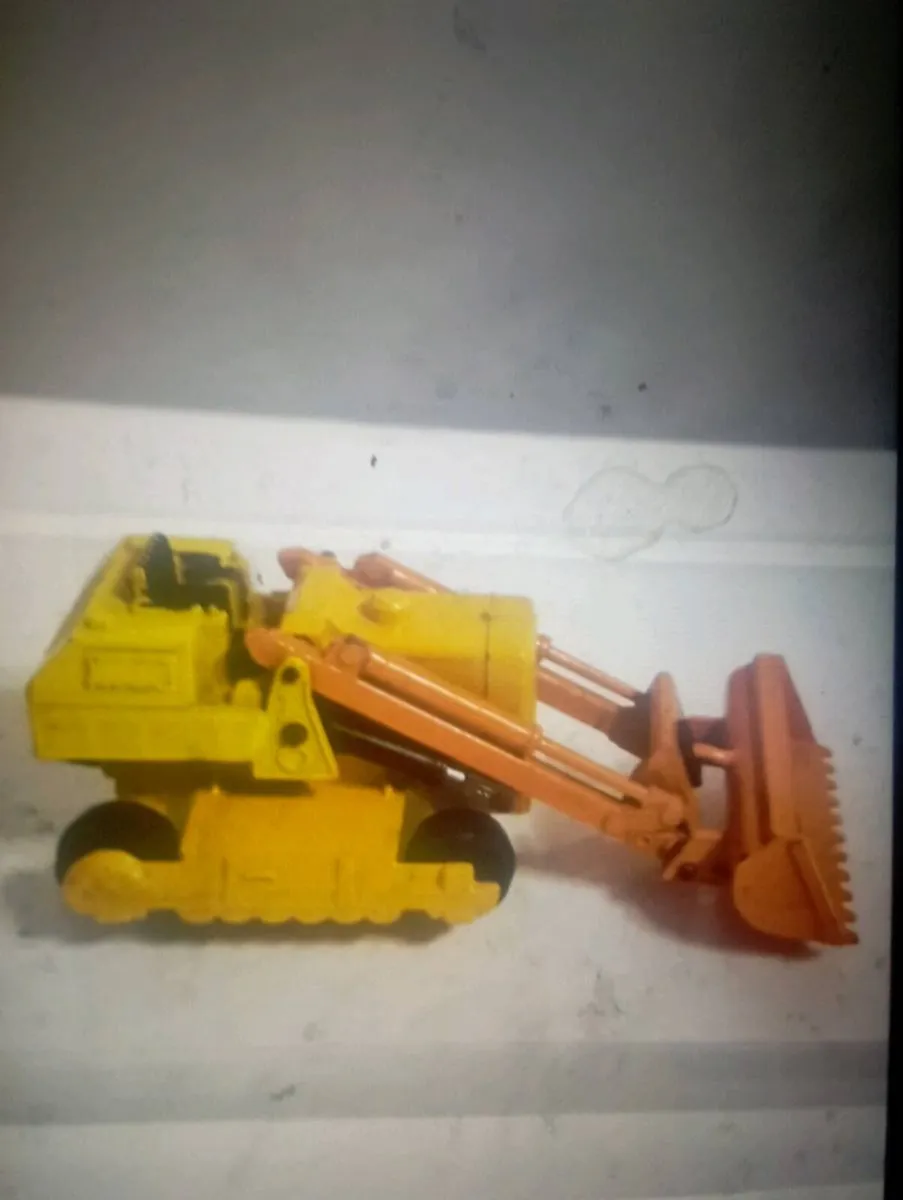 VINTAGE MATCHBOX CONSTRUCTION MODLES FROM €20. - Image 3