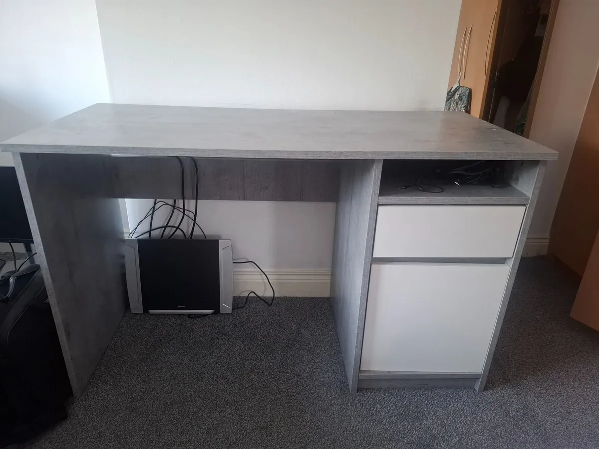 Office Desk - Image 1