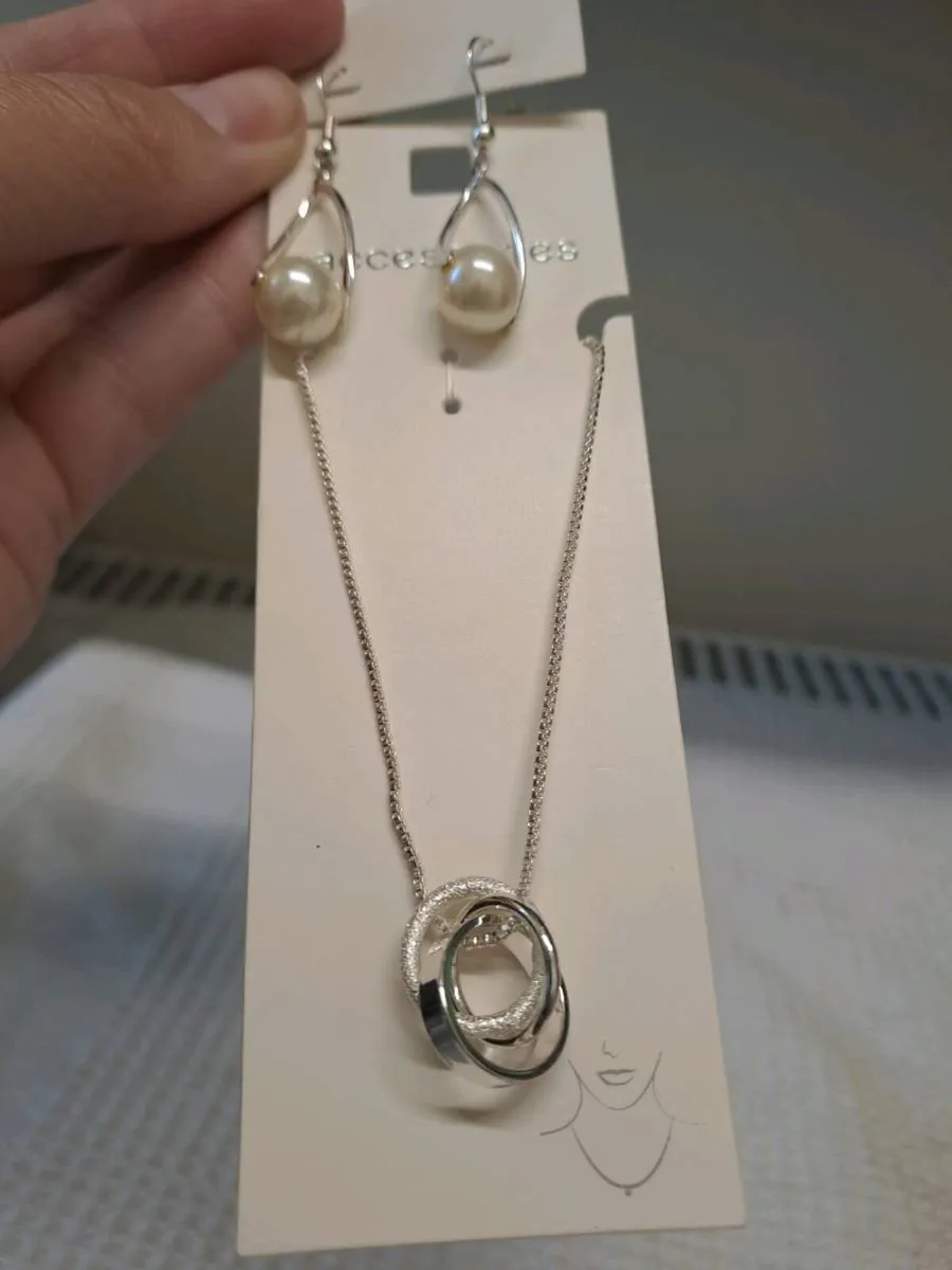 Silver Tone Necklace Pearl Drop Earrings Set New - Image 2