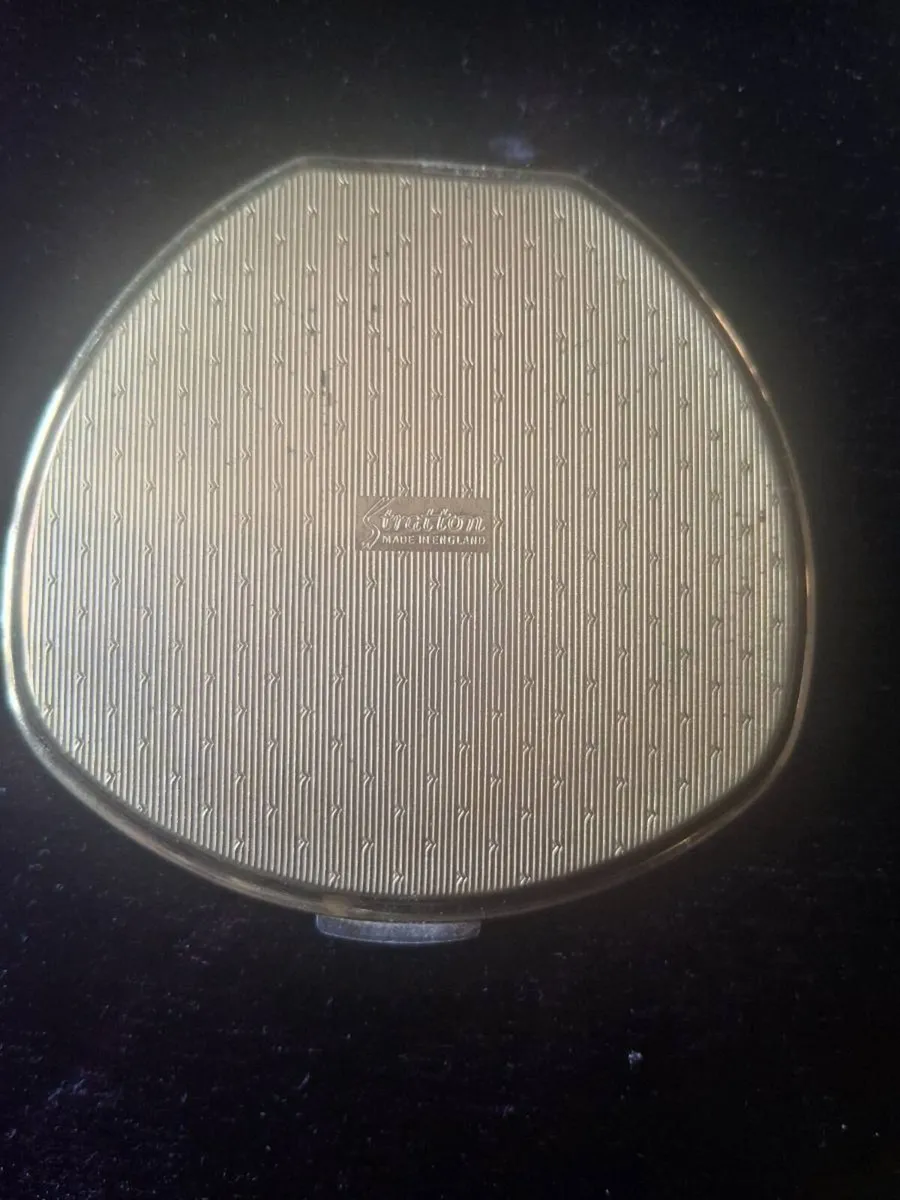 Powder compacts - Image 4