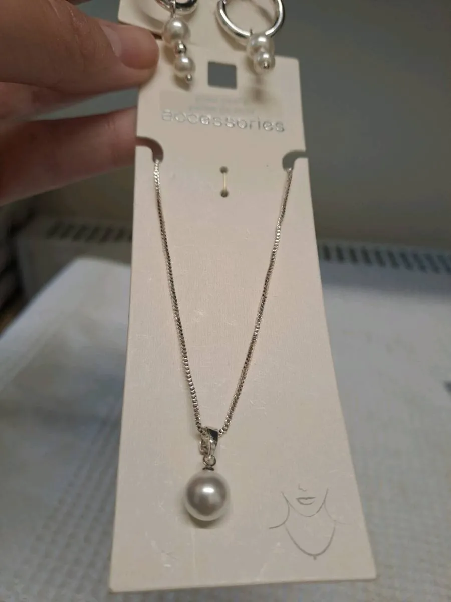 Silver Tone Pearl Jewellery Set - Image 2