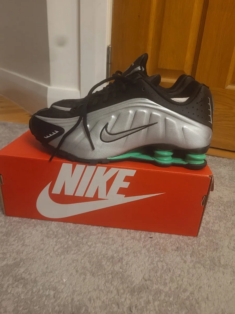 Nike SHOX R4 metallic green - Image 2