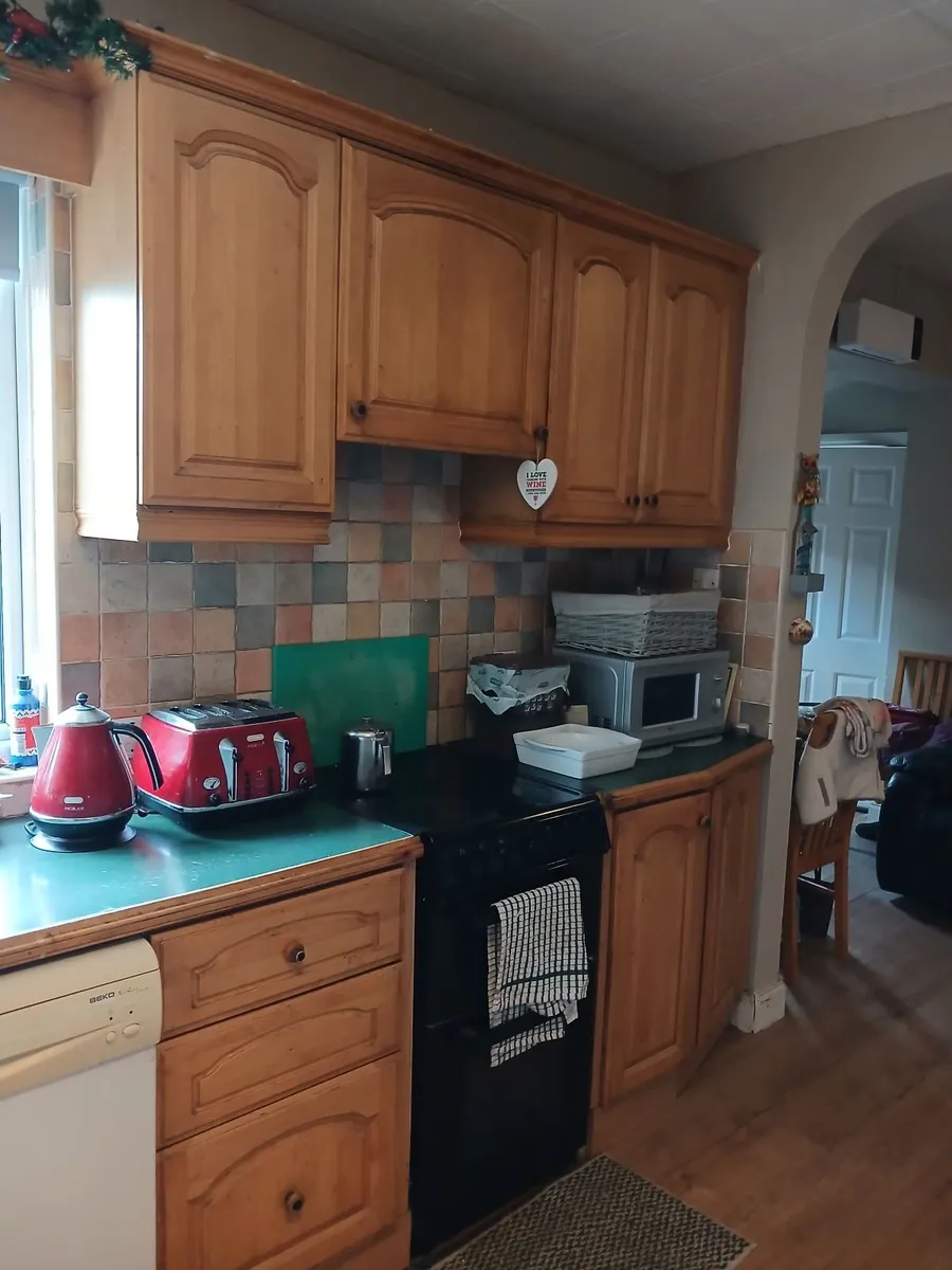 Kitchen units - Image 1