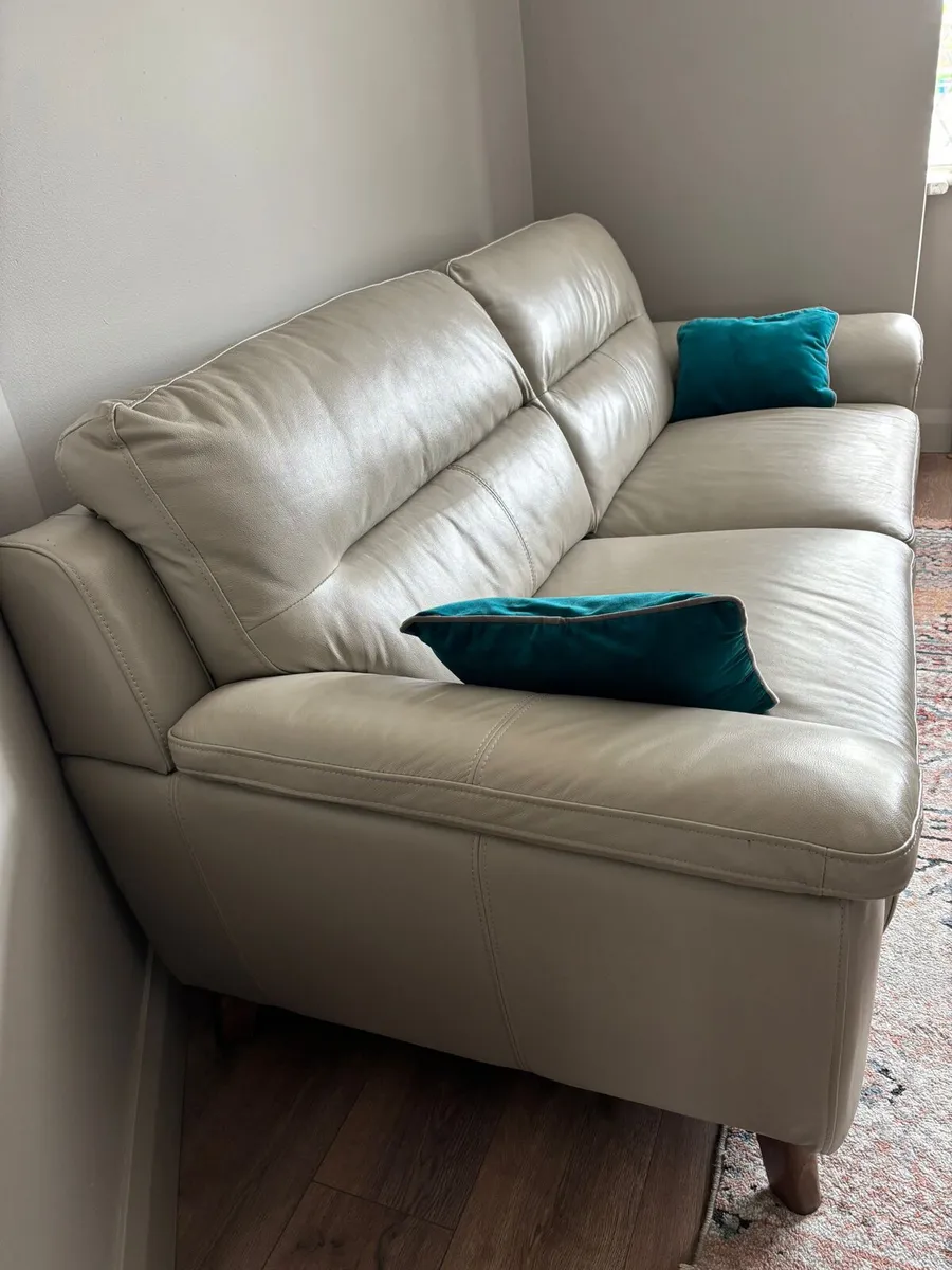 Leather couch - Image 3