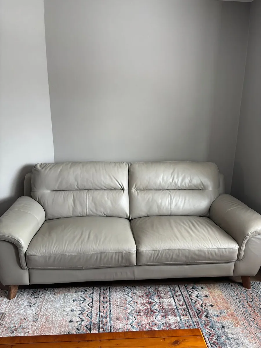 Leather couch - Image 1