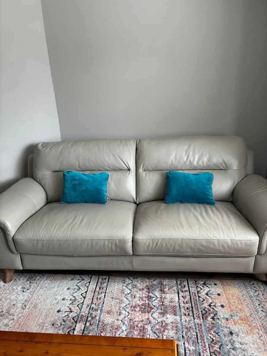 Leather couch - Image 2