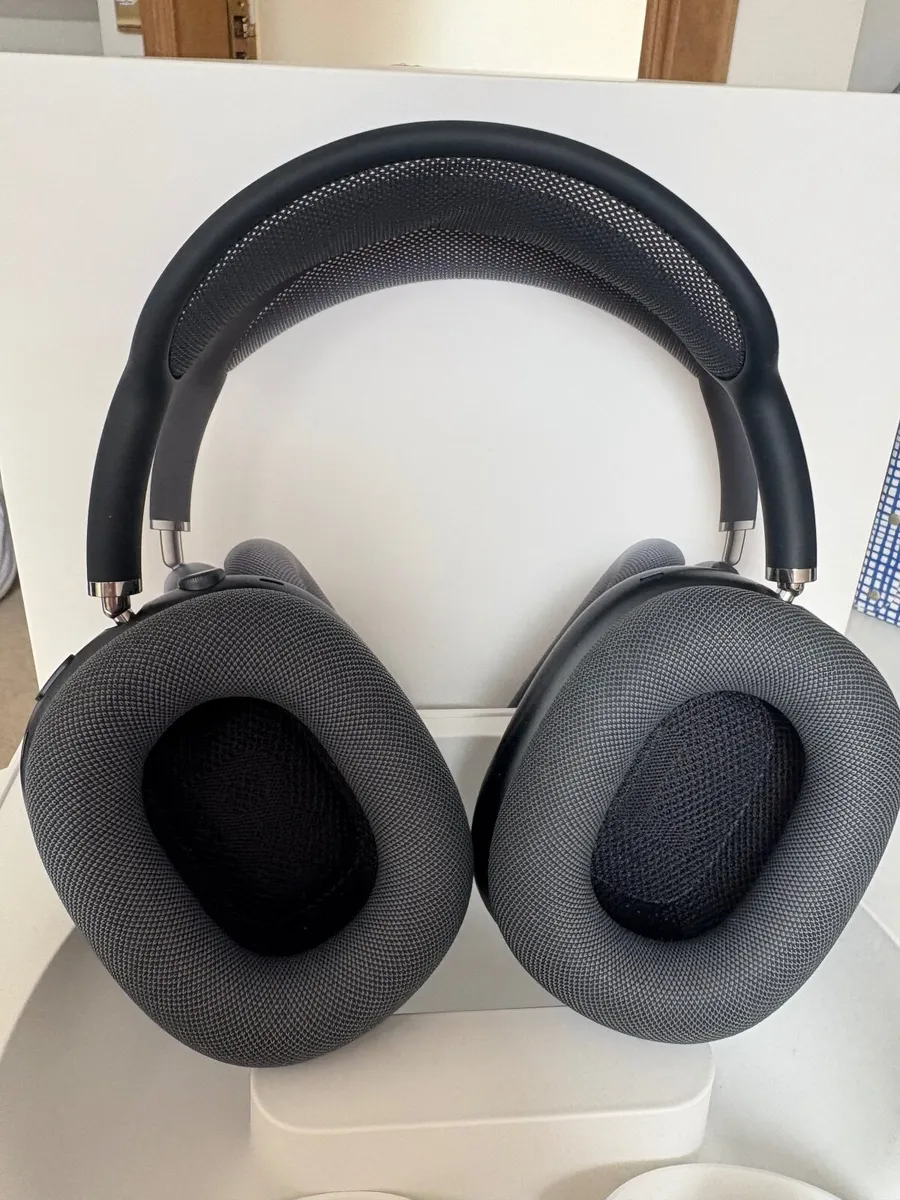 AirPods Max Midnight - Image 3