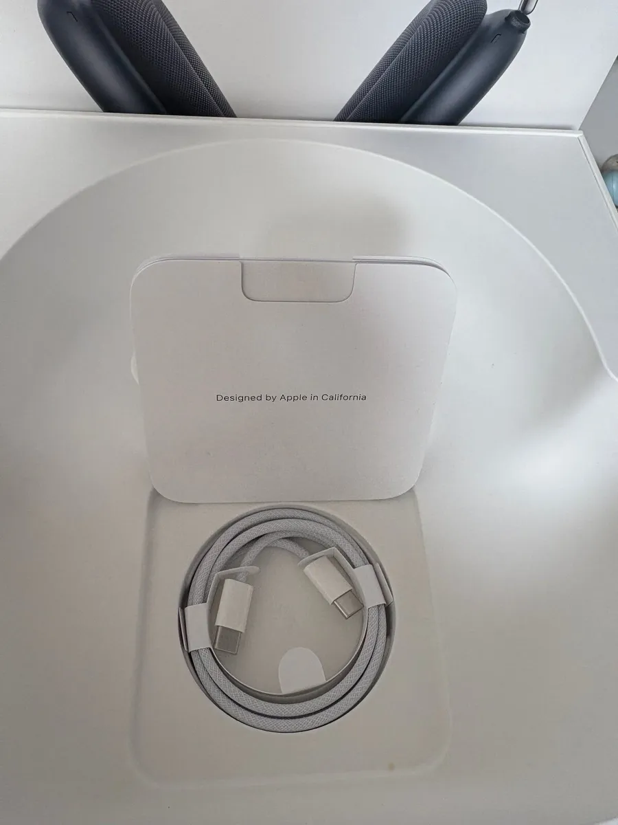 AirPods Max Midnight - Image 2