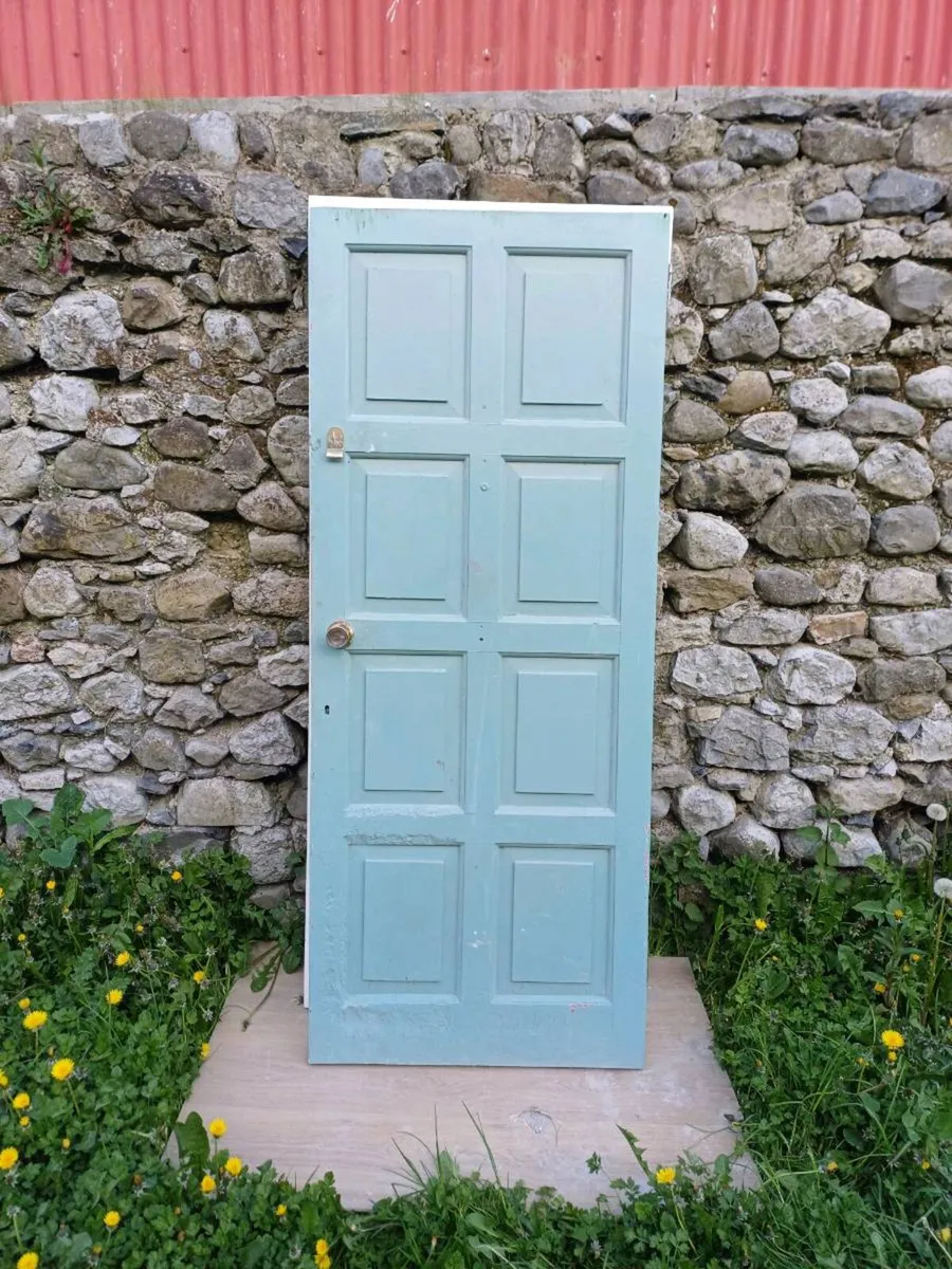 Selection of georgian style teak doors and windows - Image 2