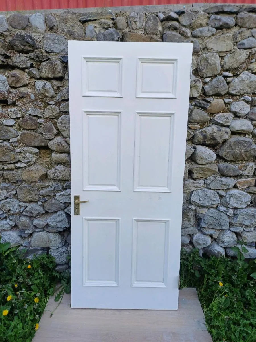 Selection of georgian style teak doors and windows - Image 1