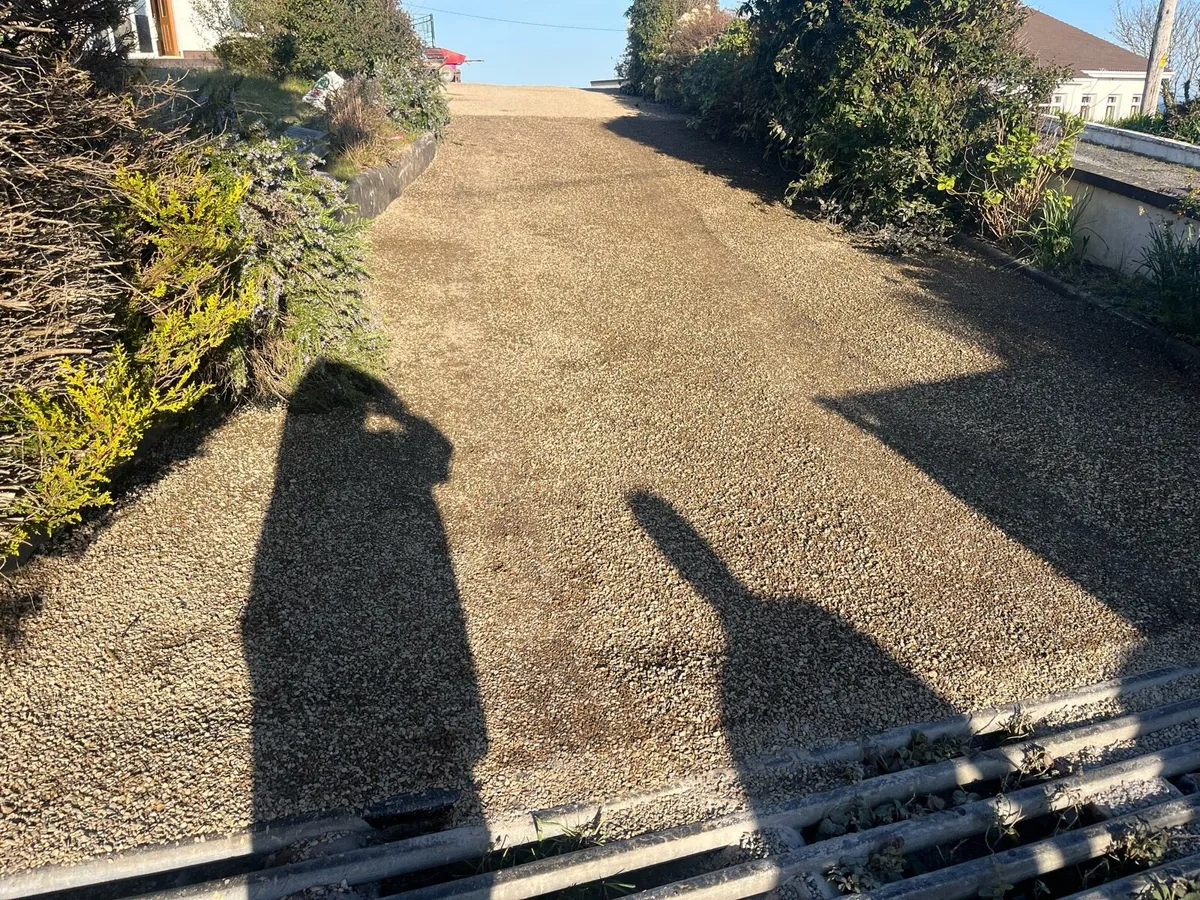 Tar and chipped driveways - Image 3