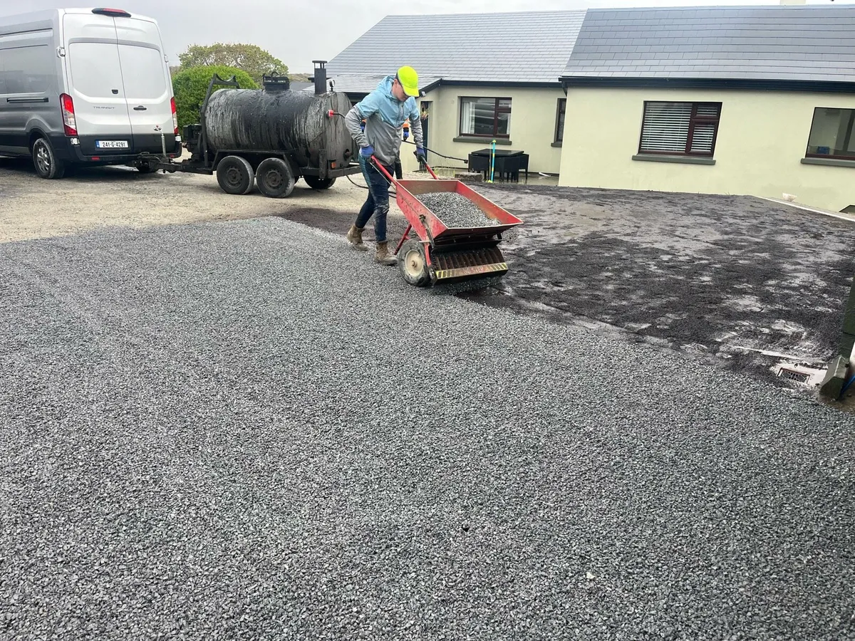 Tar and chipped driveways - Image 1