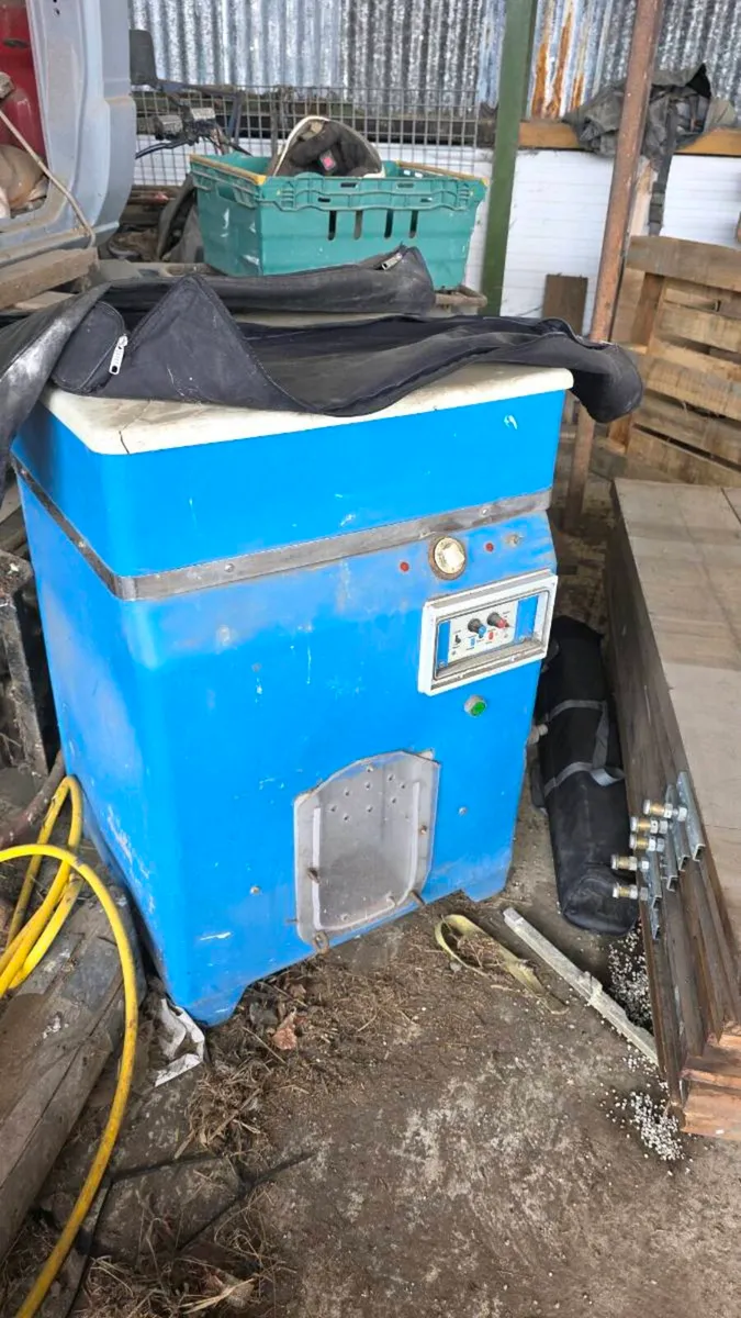 Volac automatic milk feeder - Image 2