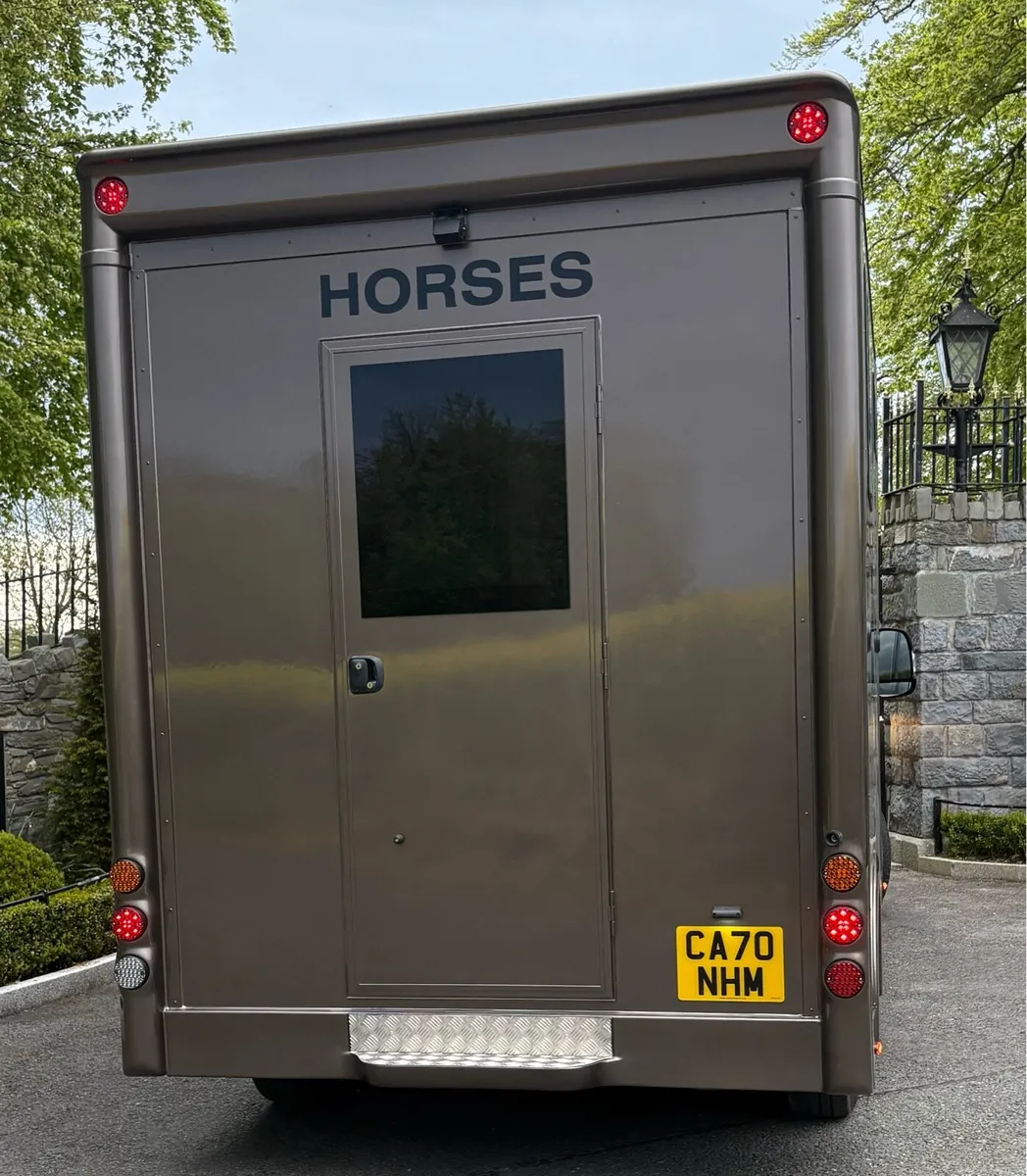 Peugeot Boxer 2020 luxurious 2 Horsebox - Image 3