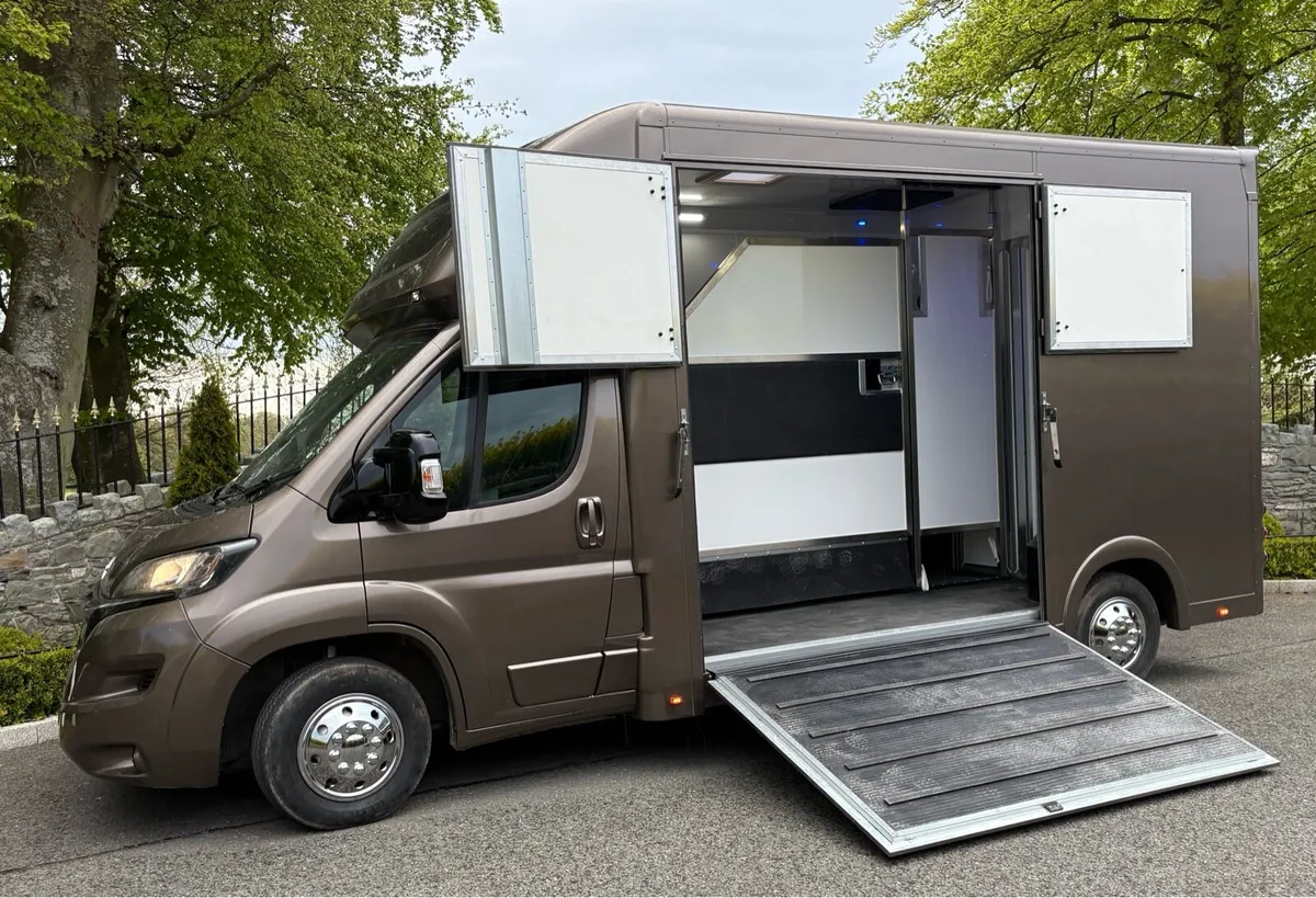 Peugeot Boxer 2020 luxurious 2 Horsebox - Image 1