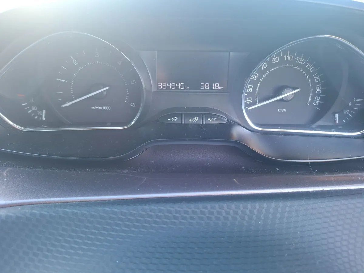 2013 Peugeot 2008 - Image 2