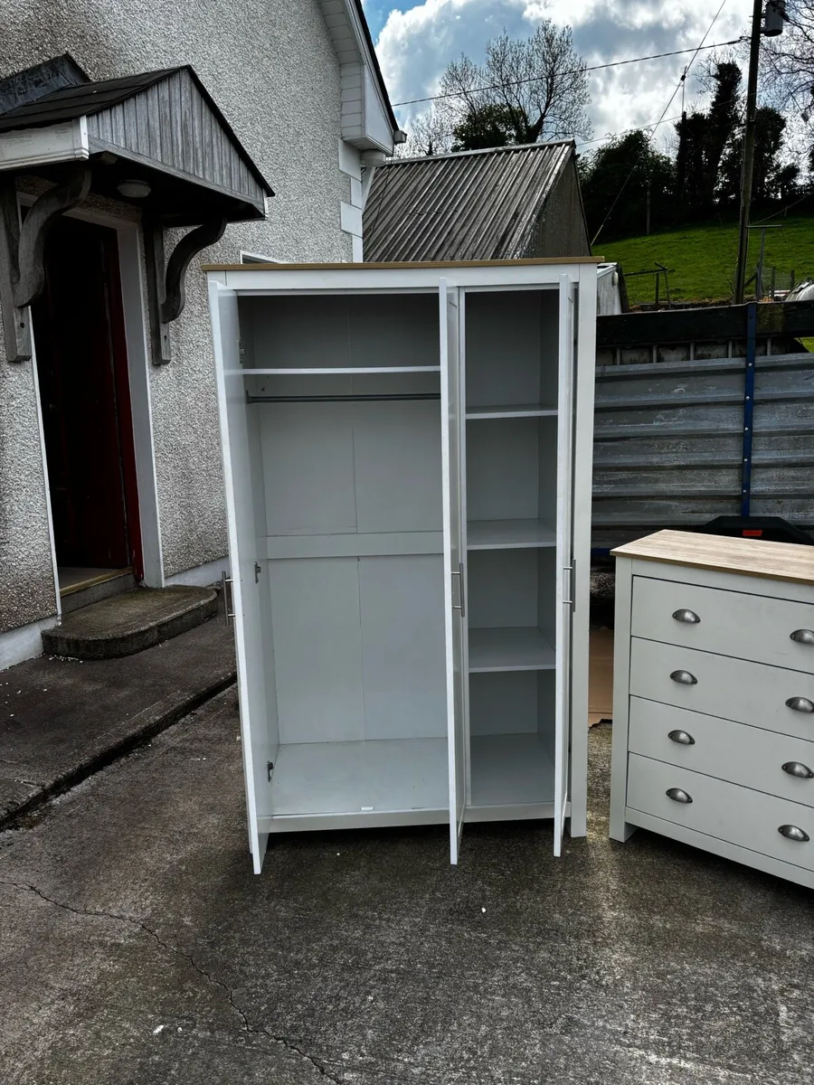 Wardrobe and chest of drawers - Image 2