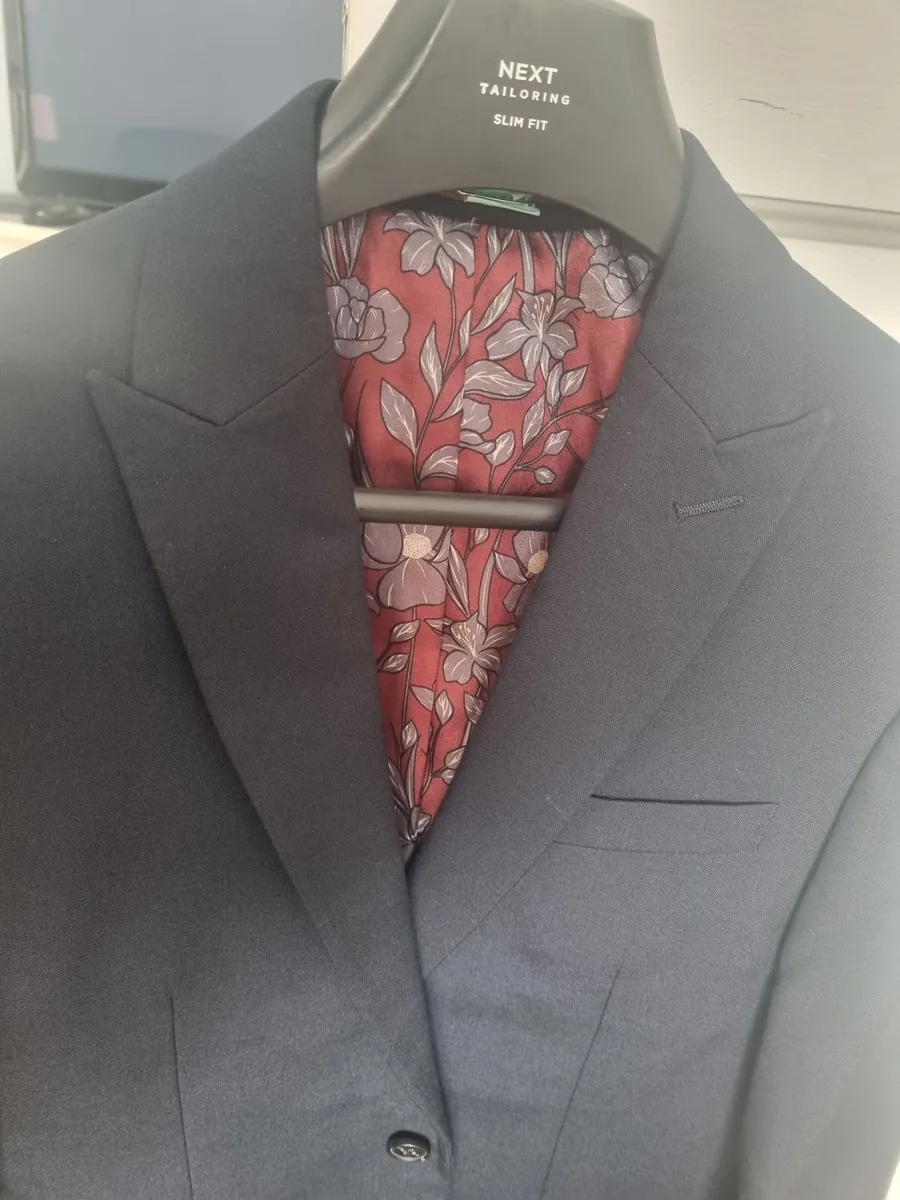 Men's navy suit - Image 2