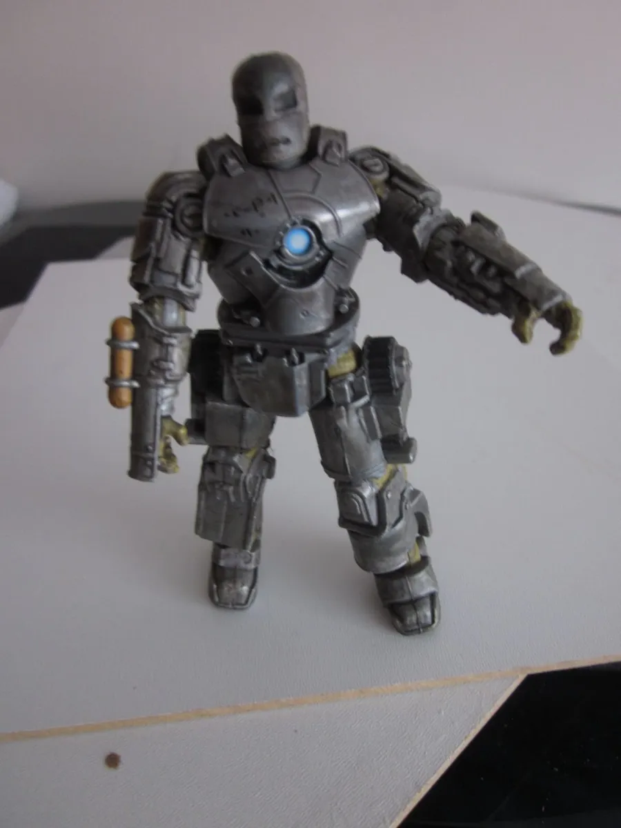 Marvel Iron Man 2:Mark 1 Armour Action Figure - Image 1