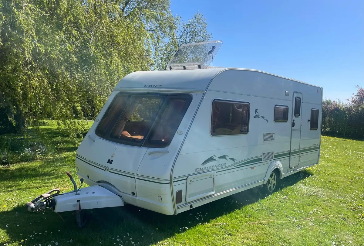 Swift caravan 5/6 berth & Remote mover & Air Awnin - Image 2