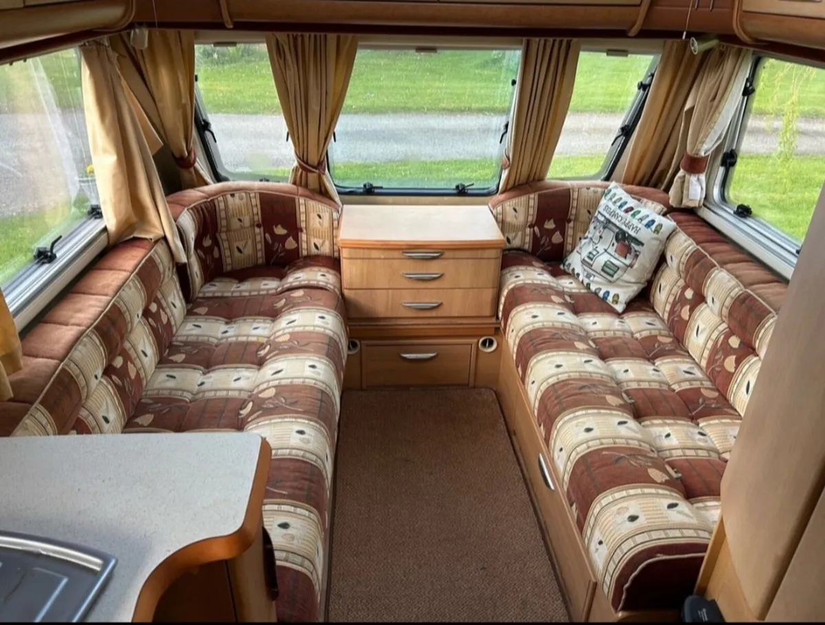 Swift caravan 5/6 berth & Remote mover & Air Awnin - Image 4