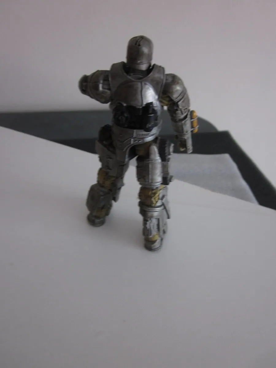 Marvel Iron Man 2:Mark 1 Armour Action Figure - Image 3