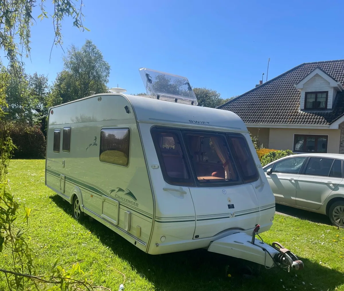 Swift caravan 5/6 berth & Remote mover & Air Awnin - Image 1