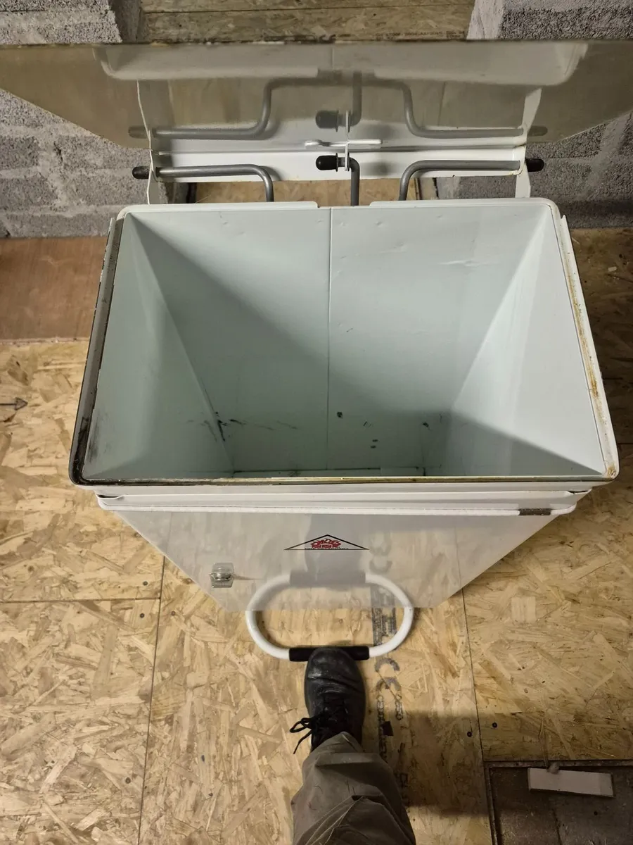Fire retardant  commercial metal bin for sale - Image 3