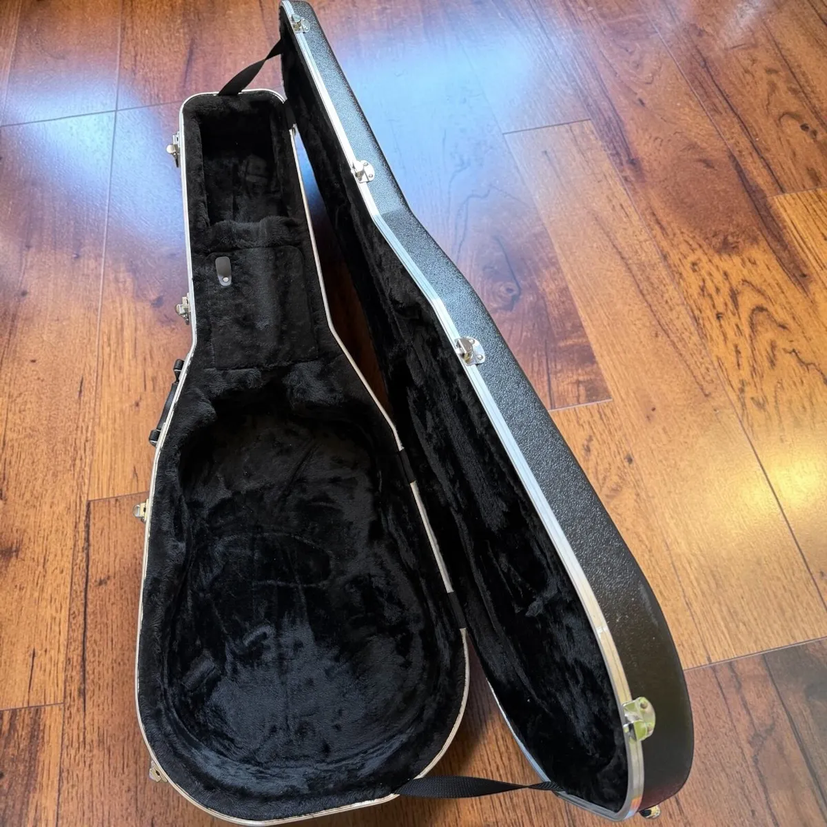 Acoustic guitar - Image 4