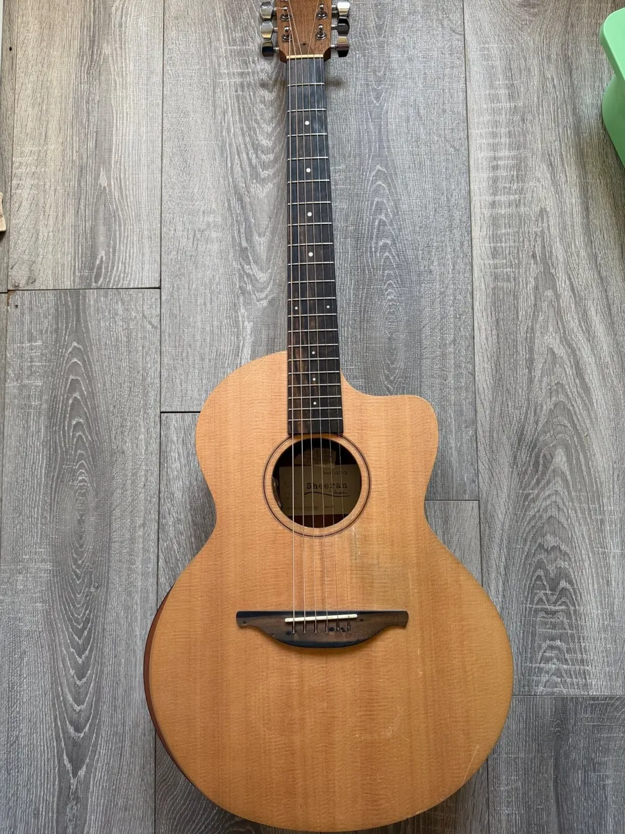 Acoustic guitar - Image 1