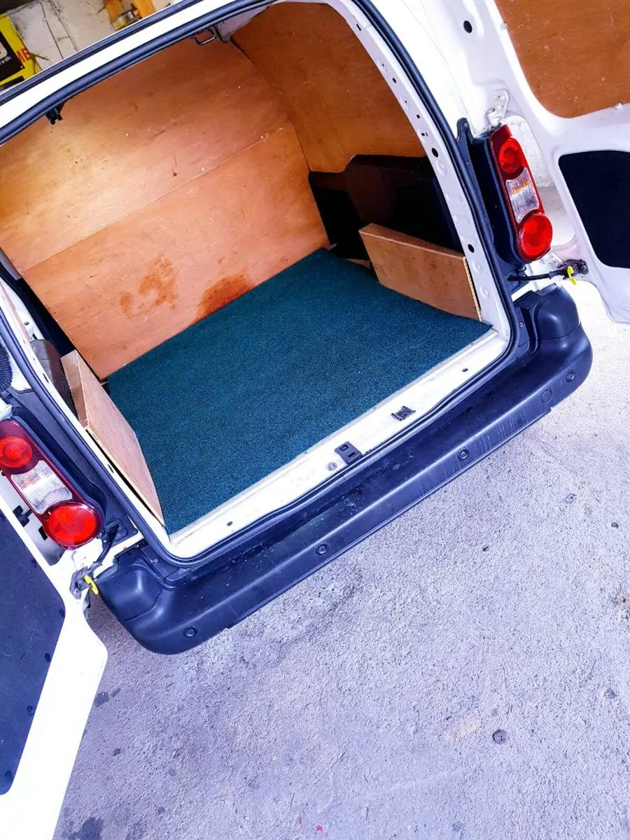 17 Citroen berlingo van,, 1.6 hdi,  clean van - Image 3