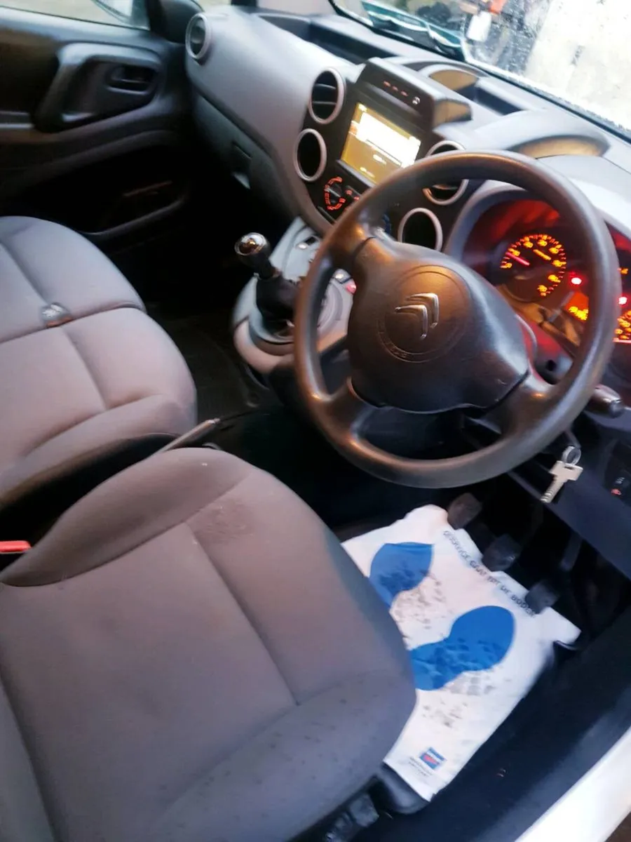 17 Citroen berlingo van,, 1.6 hdi,  clean van - Image 4