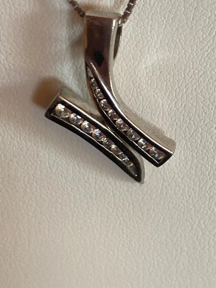 Sterling Silver chain and pendant - Image 3