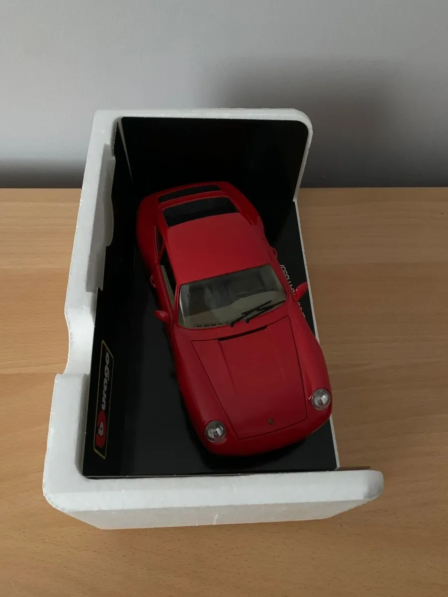 Porsche 911 Carrera (1993) 1/18 Burago Model Car - Image 3