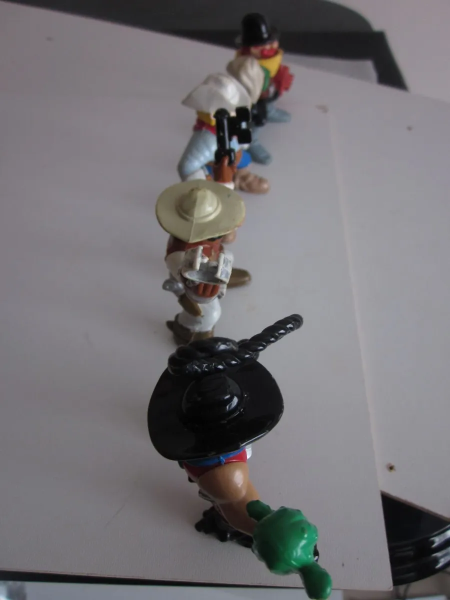 Fisher Price 1996 Wild West Figures X4 - Image 2