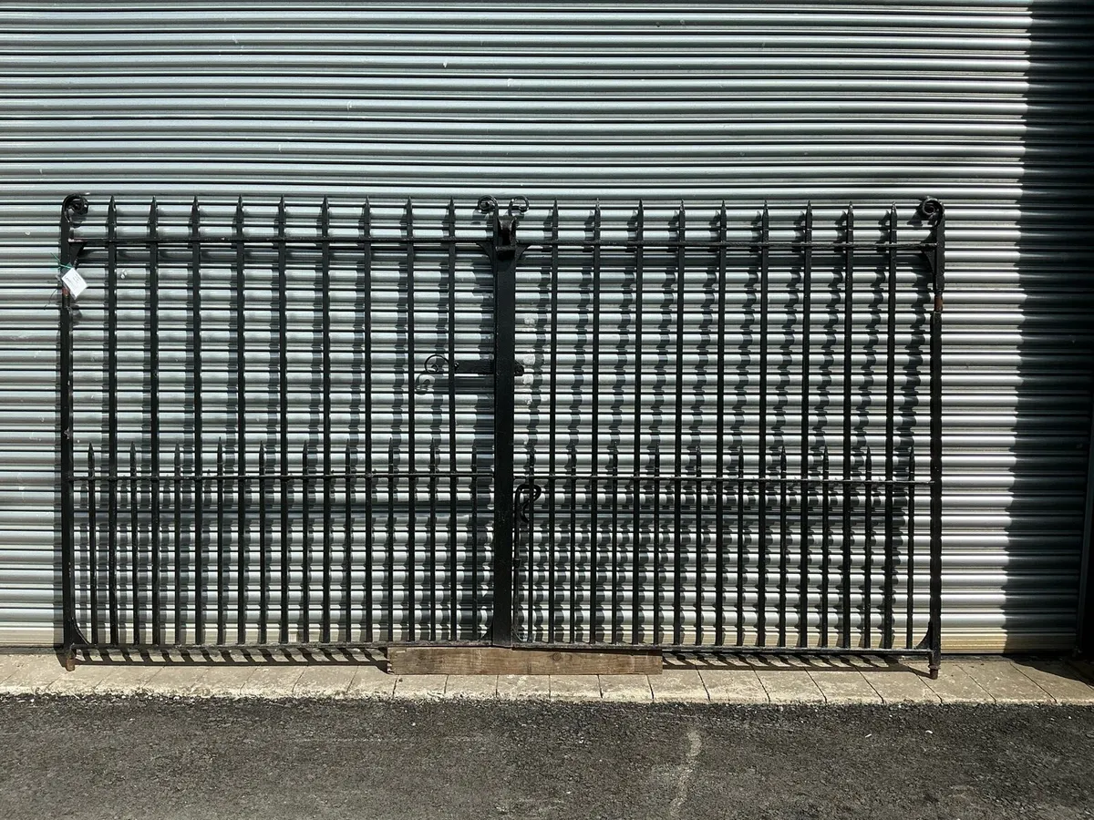 10ft ornamental wrought iron gates - Image 2
