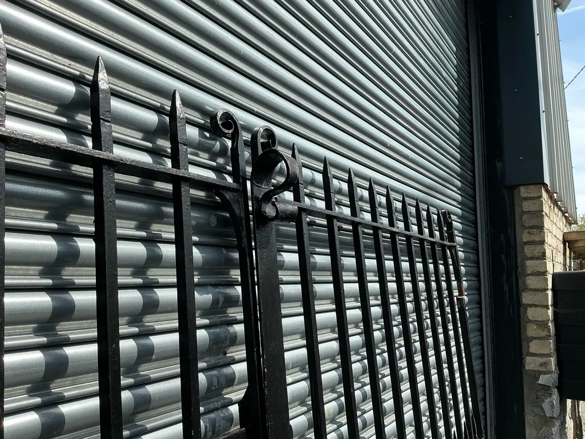 10ft ornamental wrought iron gates - Image 3