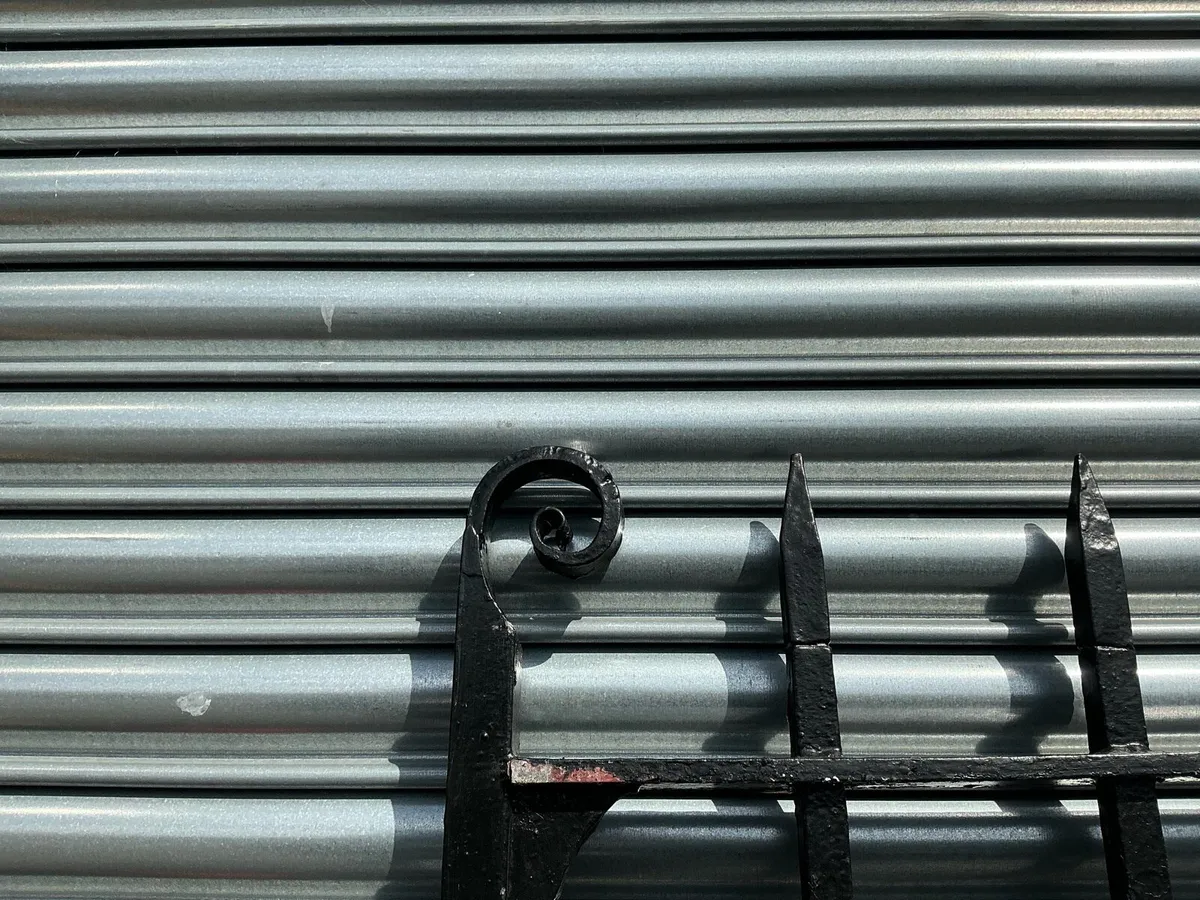 10ft ornamental wrought iron gates - Image 4