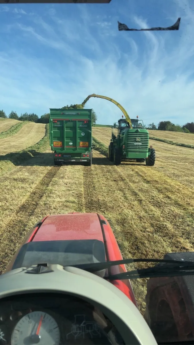 Experienced tractor, loader and excavator driver - Image 1