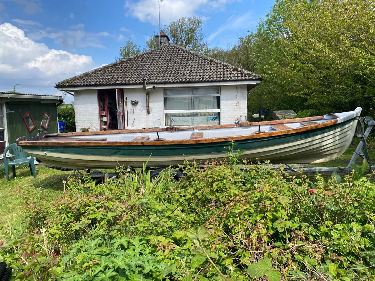 Lake boat - Image 1