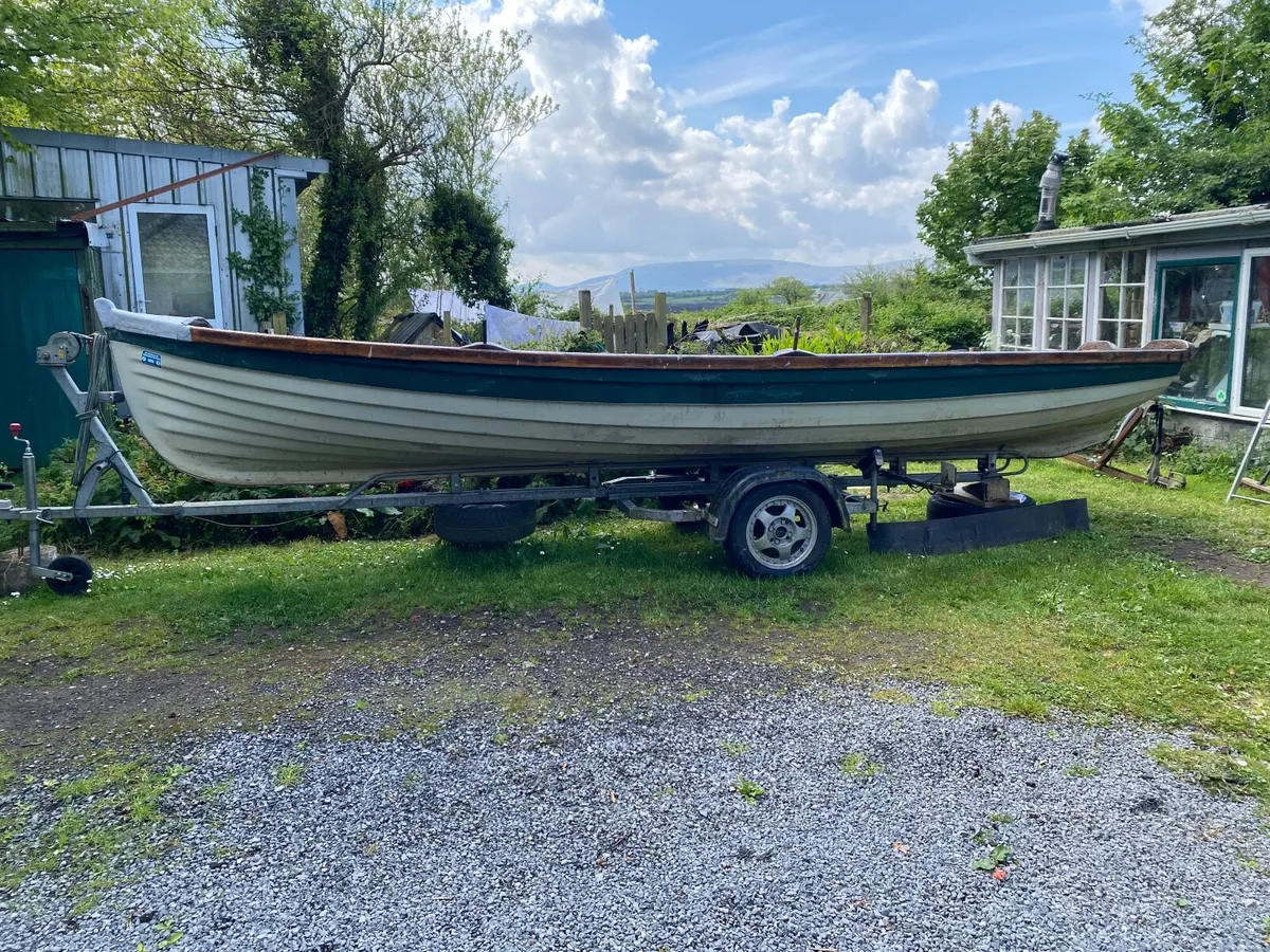 Lake boat - Image 3